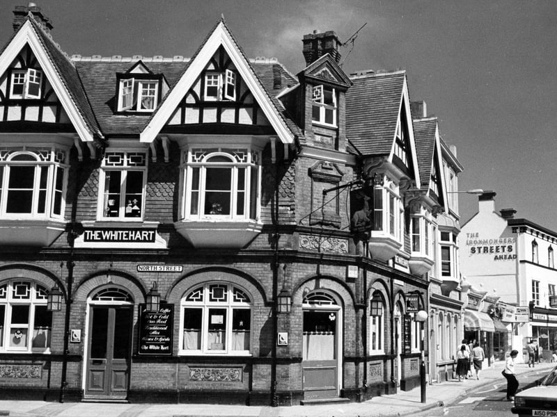 The White Hart pub in North Street, Havant in December 1988. The News PP615