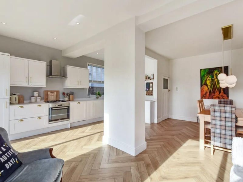 This property is located in Havant Road, Drayton, and it comes with three bedrooms, one bathroom and one reception room.