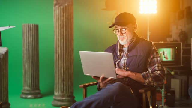 Using digital scripts on film set (photo: Adobe)
