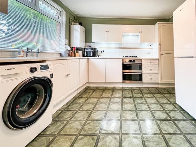 The listing says: "The property is well presented throughout and the ground floor consists of a generous size modern fitted kitchen with a spacious open plan lounge diner which blends into the conservatory space."