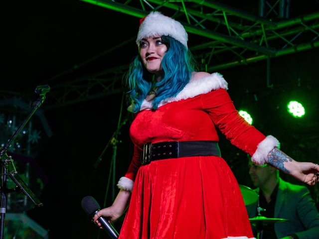 Singer Nathalie Gunn and The Spoils belted out classic covers to keep the entertainment flowing. Picture: Mike Cooter (251123)