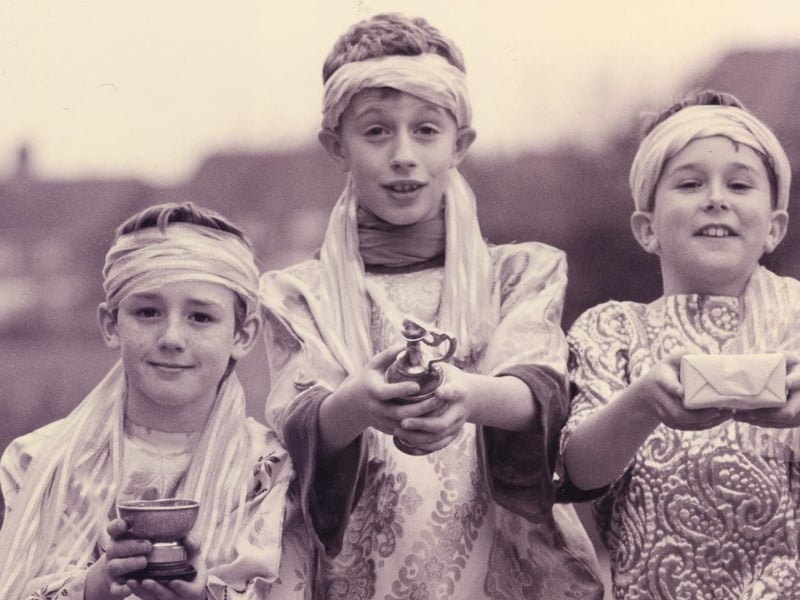St Pauls, Paulsgrove with their three wise men for their yearly nativity play, 1992. The News PP5026