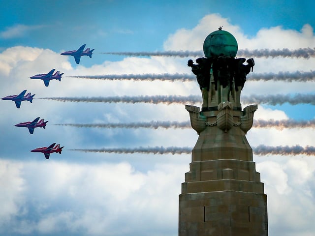 Red Arrows. Portsmouth's Armed Forces Day, Southsea CommonPicture: Chris  Moorhouse (080624-53)
