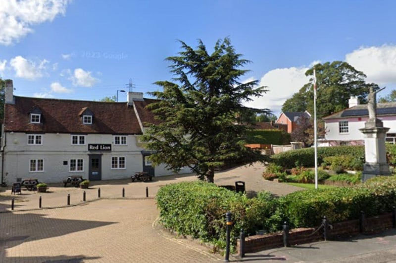 The Red Lion on Havant Road, Horndean has a rating of 4 out of 5 on TripAdvisor based on 812 reviews.