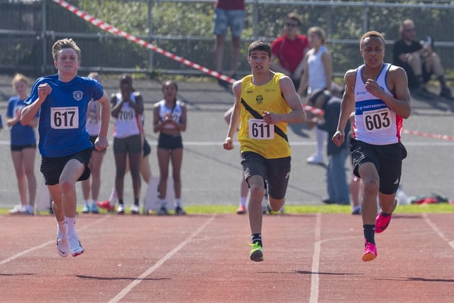 Under-15 boys 200m. Picture by Paul Smith