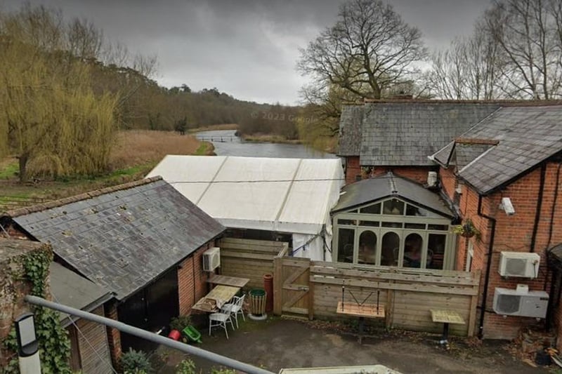 According to The Guardian, the Mayfly Pub is one of the top 20 best waterside pubs in England. The Mayfly pub sits along the River Test in the Test Valley and boasts stunning views.