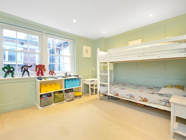 55 Broad Street, Old Portsmouth, Hampshire
Guide Price ~ £825,000 ~ Freehold