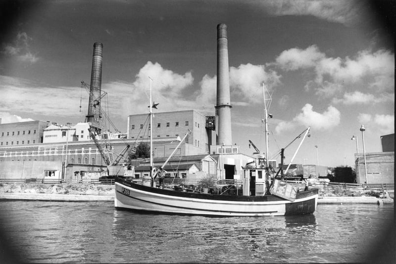 Electricity power station in Gunwharf Road in 1978 PP1271