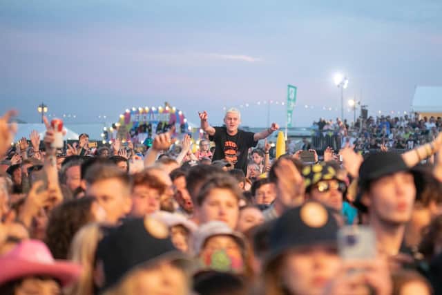 Fan watching Suede playing at Victorious Festival, Southsea on Sunday 28th August 2022
Picture: Habibur Rahman