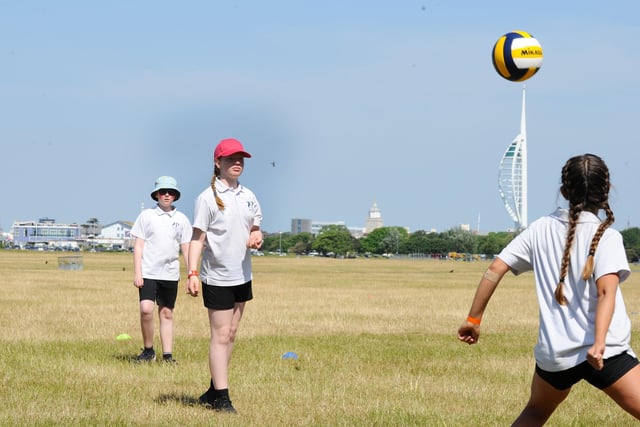 Year 8's have a go at Danish long ball (150623-8503)