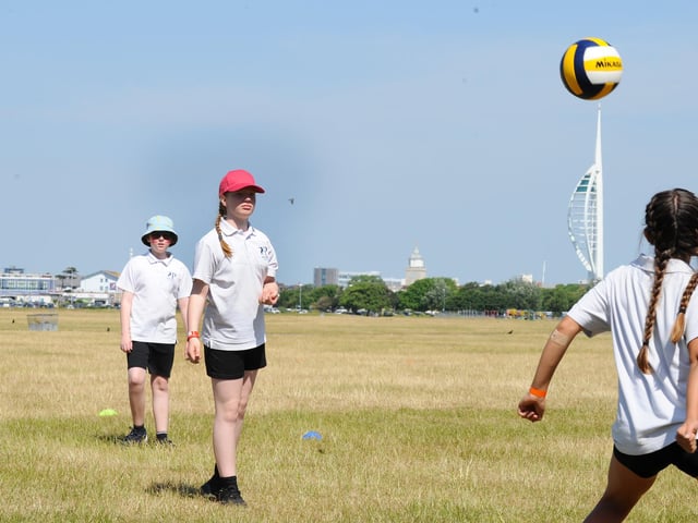 Year 8's have a go at Danish long ball (150623-8503)