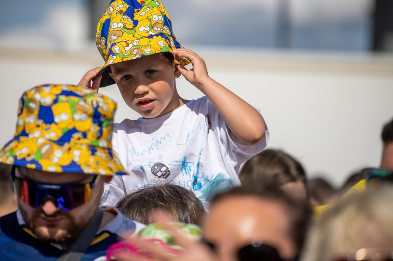 Matching hats in the crowd
Photo by Alex Shute