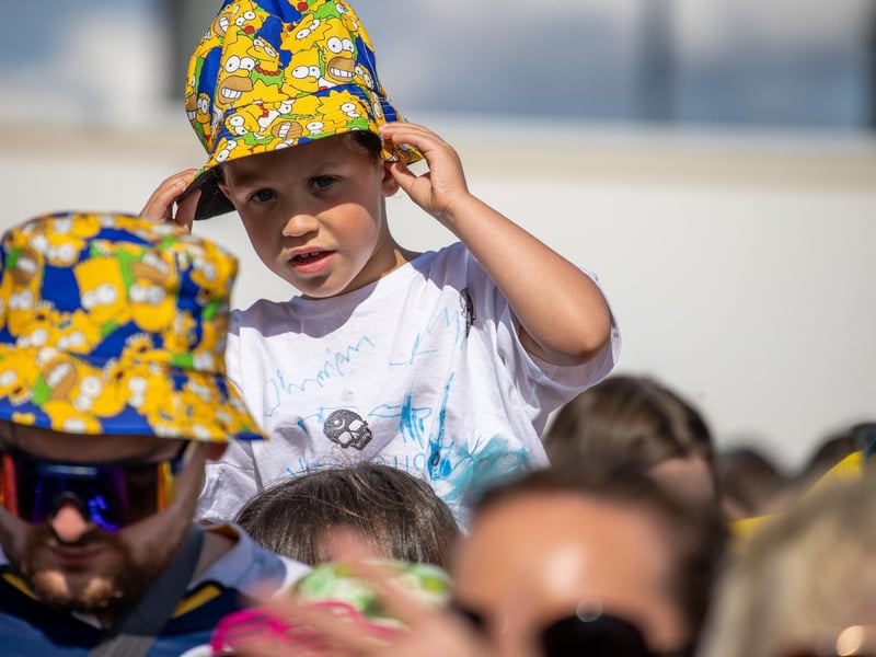 Matching hats in the crowd
Photo by Alex Shute