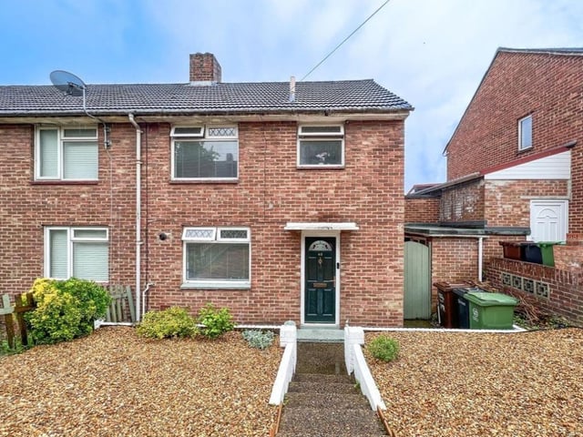 This two bedroom house in Cosham has two reception rooms, a bathroom and a spacious garden up for grabs and it is on the market for £250,000.