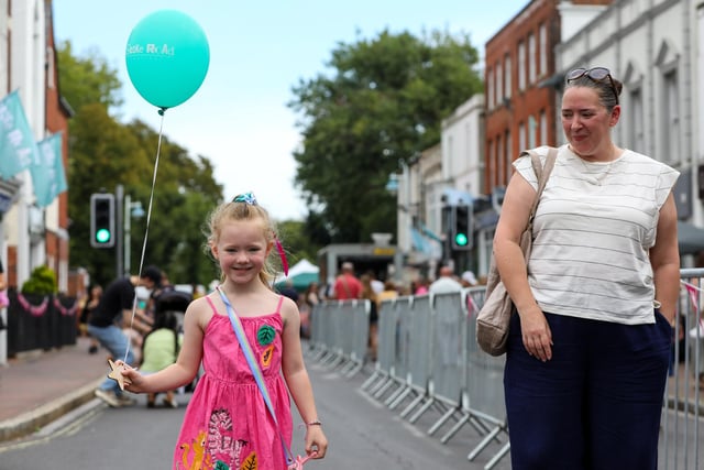 Luna, 6, with her mother, Louise Minette. Stoke Road Festival, Gosport
Picture: Chris Moorhouse (jpns 150923-37)