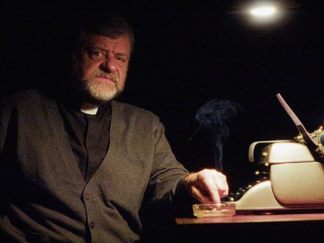 The show blends theatre with film