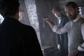Eddie Redmayne as Newt Scamander and Jude Law as Albus Dumbledore in Fantastic Beasts: The Secrets Of Dumbledore.