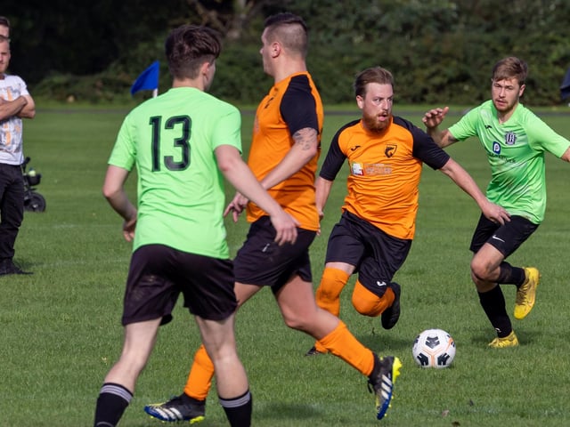 Waterlooville Wanderers (green) v AFC Farlington. Picture: Mike Cooter