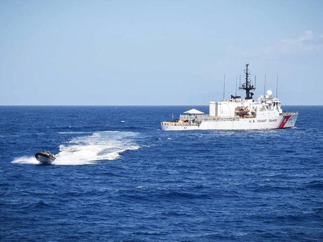Portsmouth-based warship HMS Trent has seized £160m of cocaine from a submarine in the Caribbean Sea.