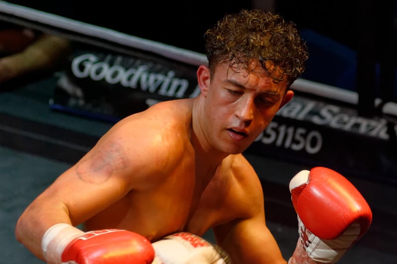 In his fifth pro bout, McKinson boxed in front of a crowd in his hometown of Portsmouth for the first time. He overcame Dan Carr on points at the Mountbatten Centre.