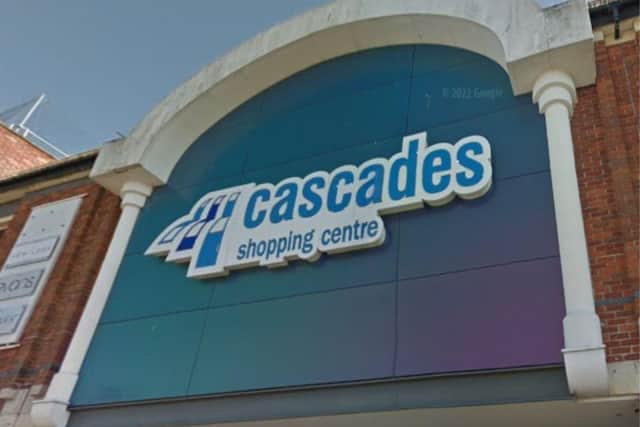 There are at least 8 empty units in the Cascades Shopping Centre including Fabric Land, Sonner Toys, Dorothy Perkins and the Every Cloud vape shop. Discount eyewear store Brillen is set to close this month.