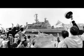 HMS Fearless entering Portsmouth Harbour as she returns from the Falklands. The News 822219-2