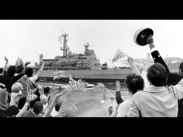 HMS Fearless entering Portsmouth Harbour as she returns from the Falklands. The News 822219-2