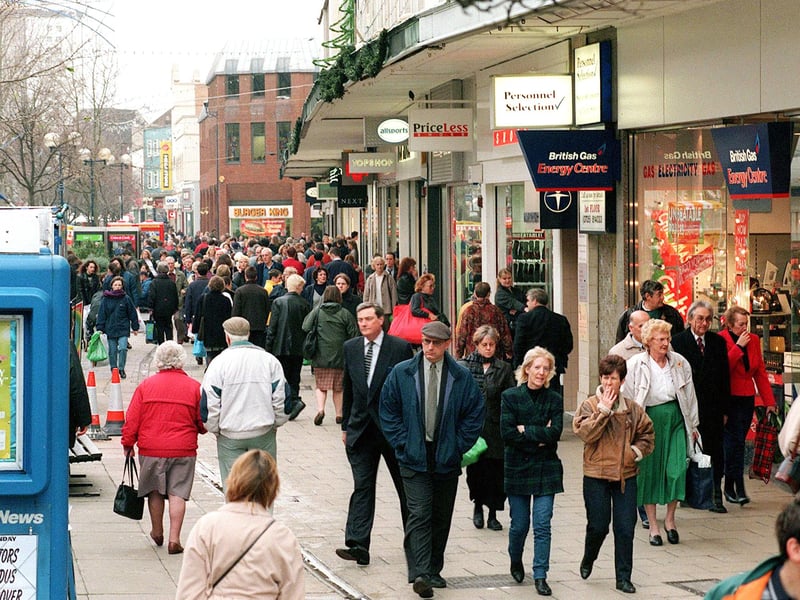 British Gas, Priceless and other shops in Commercial Road in 1998.
