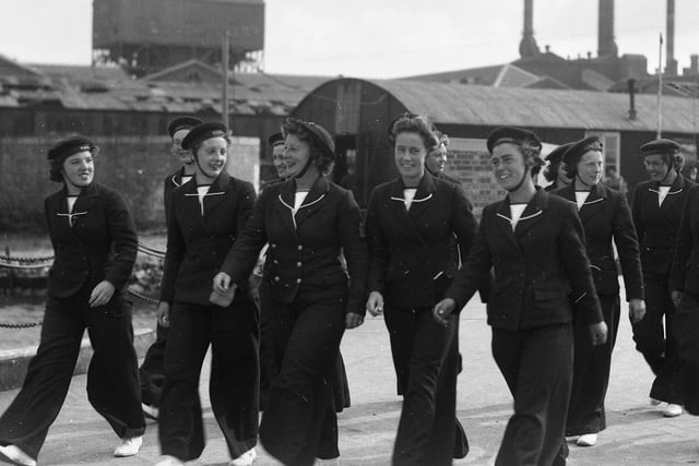 Boat crew members of the Womans' Royal Naval Service (W.R.N.S) who were based at HMS Vernon during the war, undated DD013