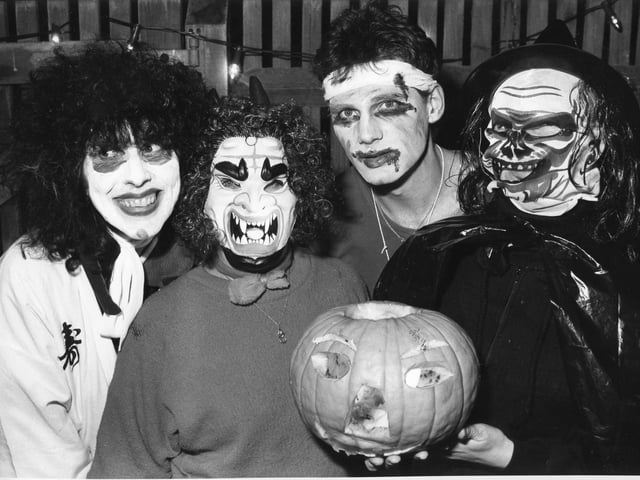 Enjoying Halloween in Havant on October 31 1989. The News PP3428