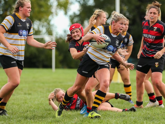 Portsmouth (yellow/gold/black) v Cullompton. Picture by Nathan Lipsham