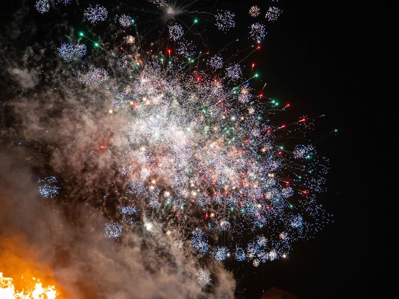 Fireworks & entertainment at
HMS Sultan