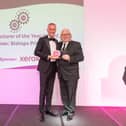 Gareth Roberts receives the IPIA’s Manufacturer of the Year Award from Kevin O'Donnell, Xerox Graphic Communications
Marketing Manager, on behalf of Bishops Printers.