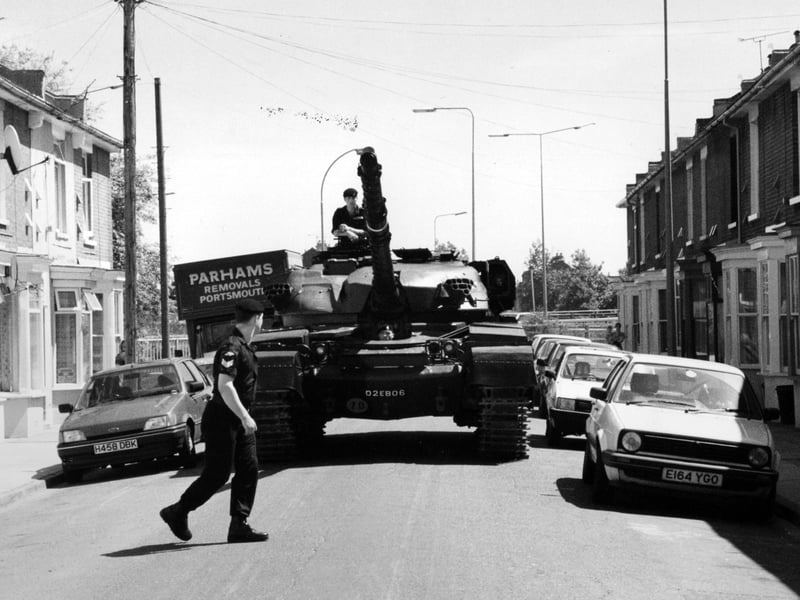 55-Ton Chieftan tank along Island View Terrace, Portsmouth, 1993. The News PP5261