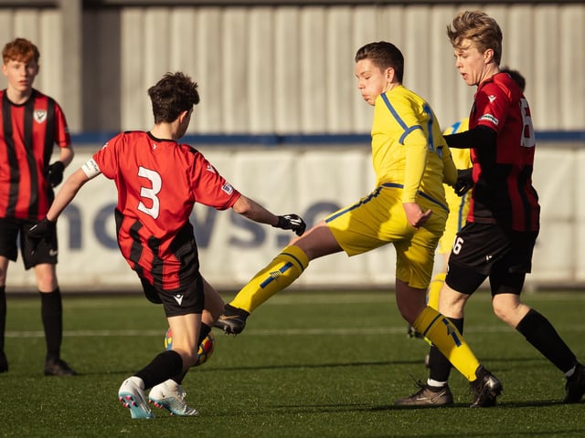 Action from the U16 GEC Marconi Invitation Cup final between Horndean Hawks Condors (red/black) and Pickwick Youth Panthers (yellow). Picture: Keith Woodland (260221-261)