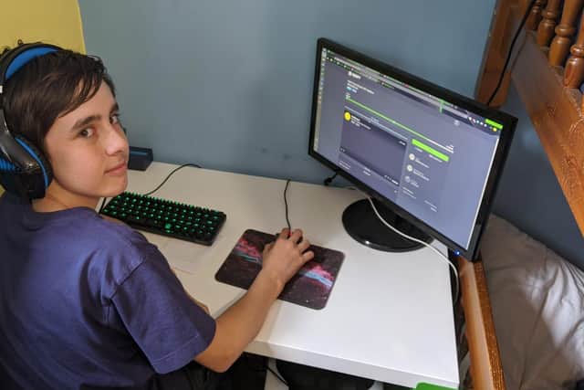 Sam Knight, 14, is taking part in a gaming marathon to raise money for the Britich Red Cross