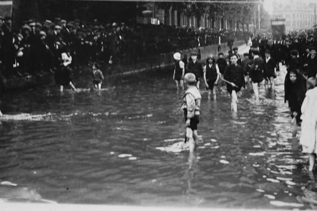 Flooding under the railway bridge in Commercial Road in August 1911.