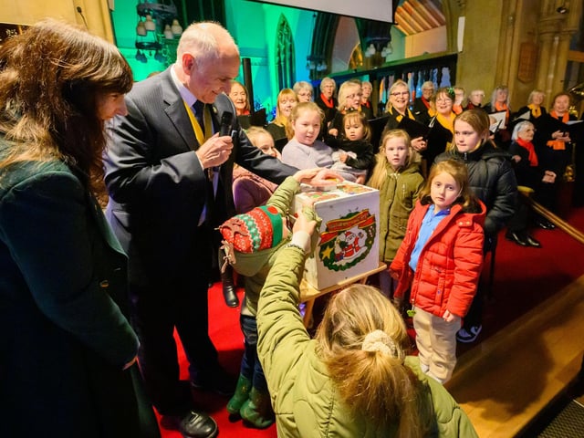 Pictured is: Deputy Mayor, Councillor Richard Earle and Deputy Mayoress, Debbie Sherman were helped by children from the congregation to help turn on the lightsPicture: Keith Woodland (071221-26)
