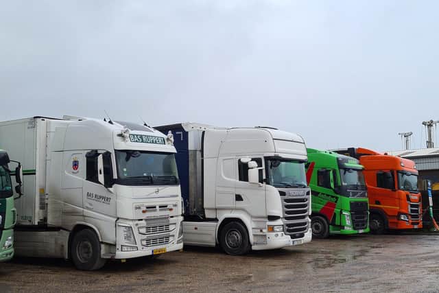 Lorry drivers delayed by the border closure receive food from Portsmouth community 