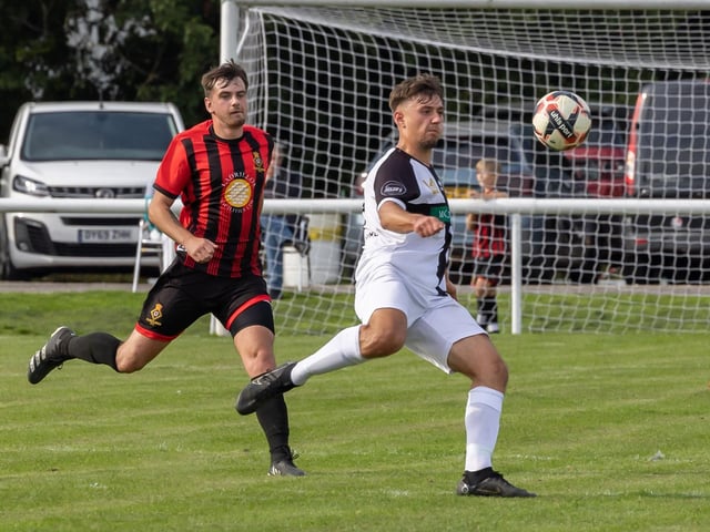 Fleetlands (red/black) v Bemerton. Picture by Mike Cooter