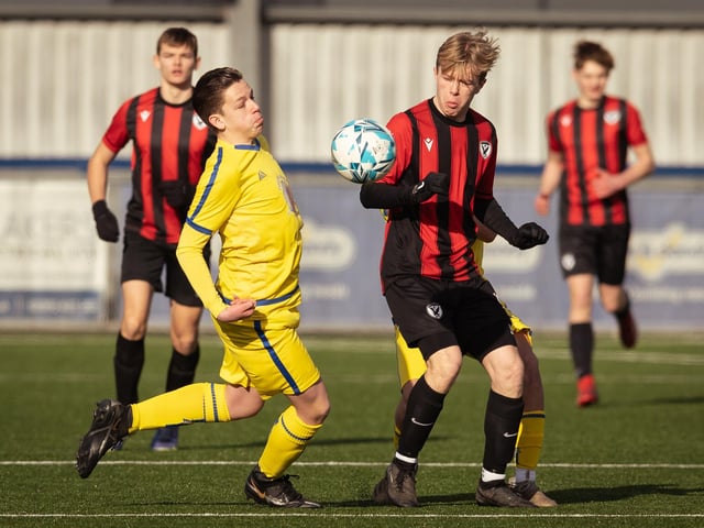 Action from the U16 GEC Marconi Invitation Cup final between Horndean Hawks Condors (red/black) and Pickwick Youth Panthers (yellow). Picture: Keith Woodland (260221-5)
