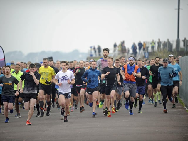 The course starts at Marine Parade East and is mainly on the promenade, with one section on shingle. Being a seafront run it is very flat, but as ever in this area the wind can wreak havoc on a PB attempt (010120-8)