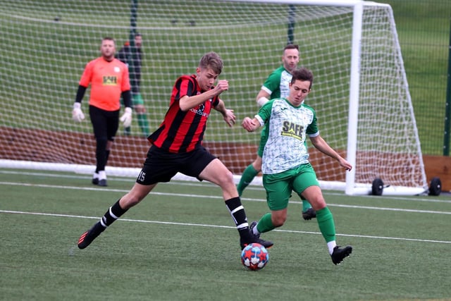 Mob Albion (green/white) v Hamble United. Picture by Sam Stephenson