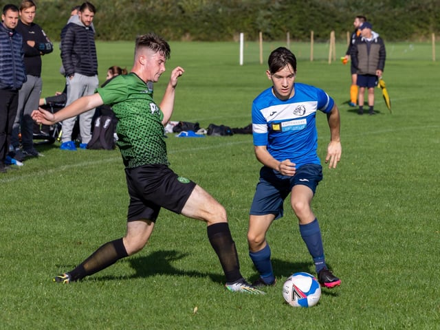 Bulldog (blue) v Portsmouth Parks. Picture: Mike Cooter