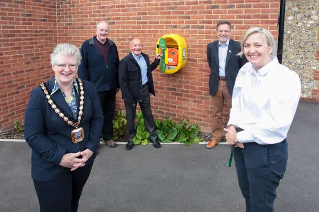 Havant mayor and councillor Rosy Raines joined Shilling Place’s House Manager, Gail Close, and Gary Hughes, local Councillor and Chairman of the Purbrook and Widley Area Residents’ Association (PAWARA) who funded the purchase, alongside homeowners Geoff Firman and Malcolm Smith, to officially unveil the life-saving defibrillator