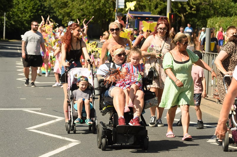 Pictured is: families at the Paulsgrove and Wymering Carnival.
Picture: Keith Woodland (240621-27)