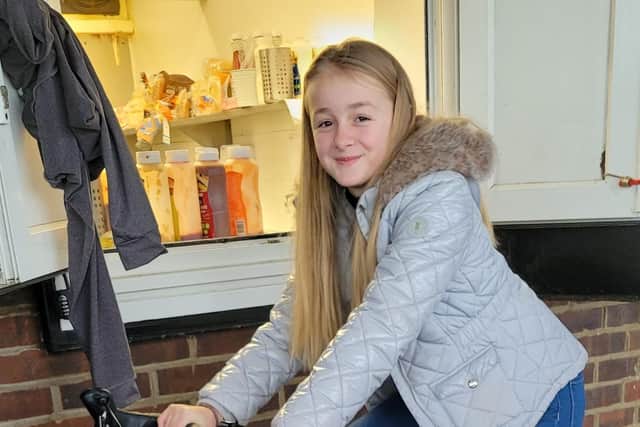 Cassie's younger sister Tilly