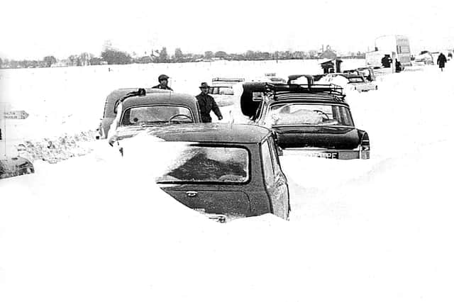 Big Freeze cars stuck near Horndean, 1963.