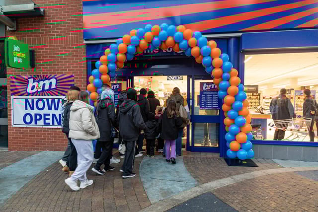Customers stream into the new B&M store as it opens at 8am. Picture: Mike Cooter (301124)