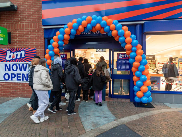 Customers stream into the new B&M store as it opens at 8am. Picture: Mike Cooter (301124)